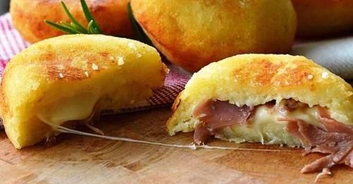 Μπόμπες πατάτας γεμισμένες με λιωμένο τυρί και ζαμπόν